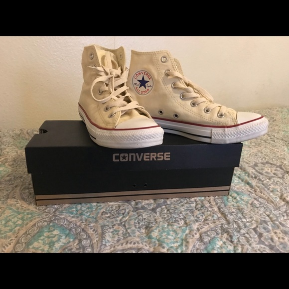 Converse- All Star Hi White. Unisex - Picture 2 of 5